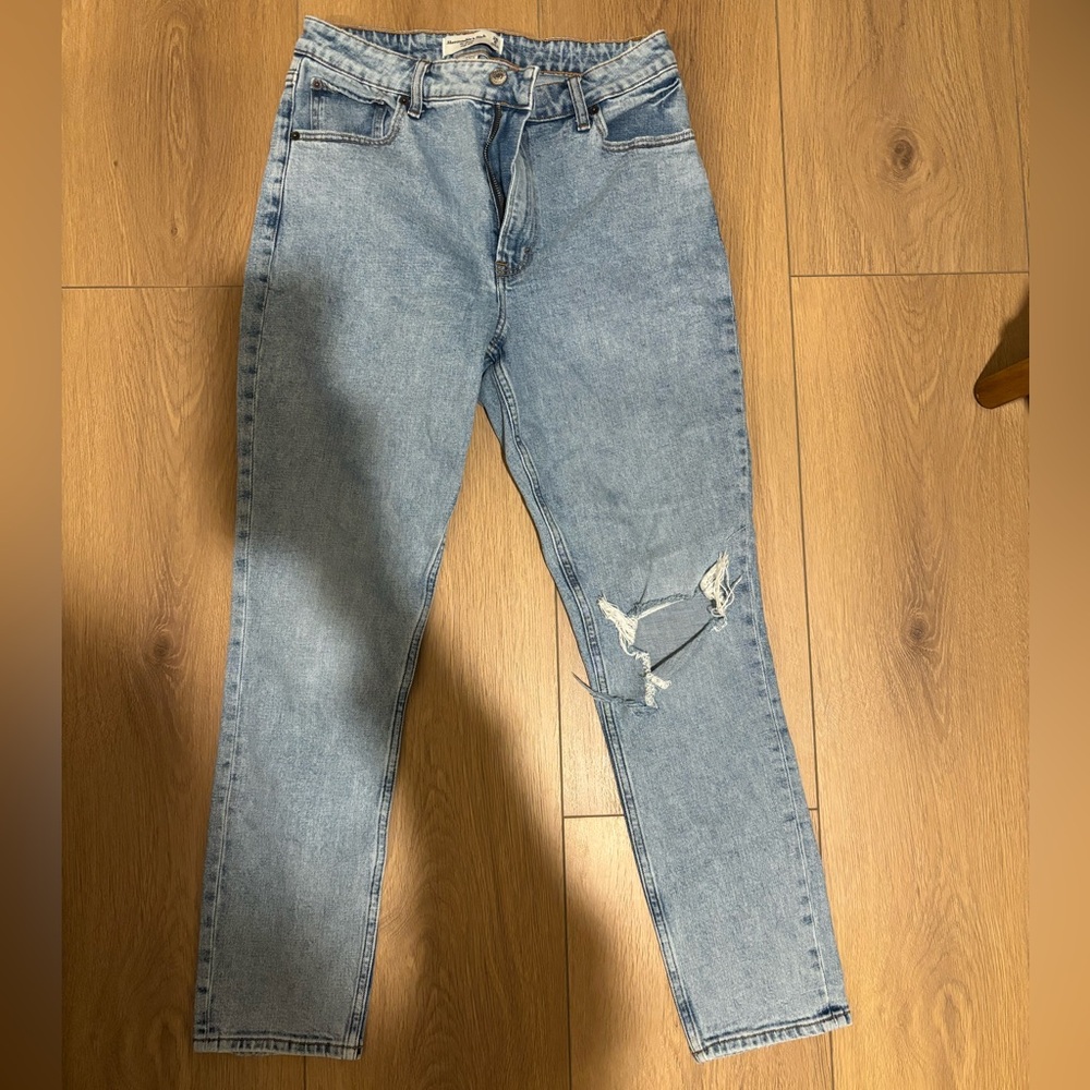 Abercrombie The Skinny High Rise size 28R